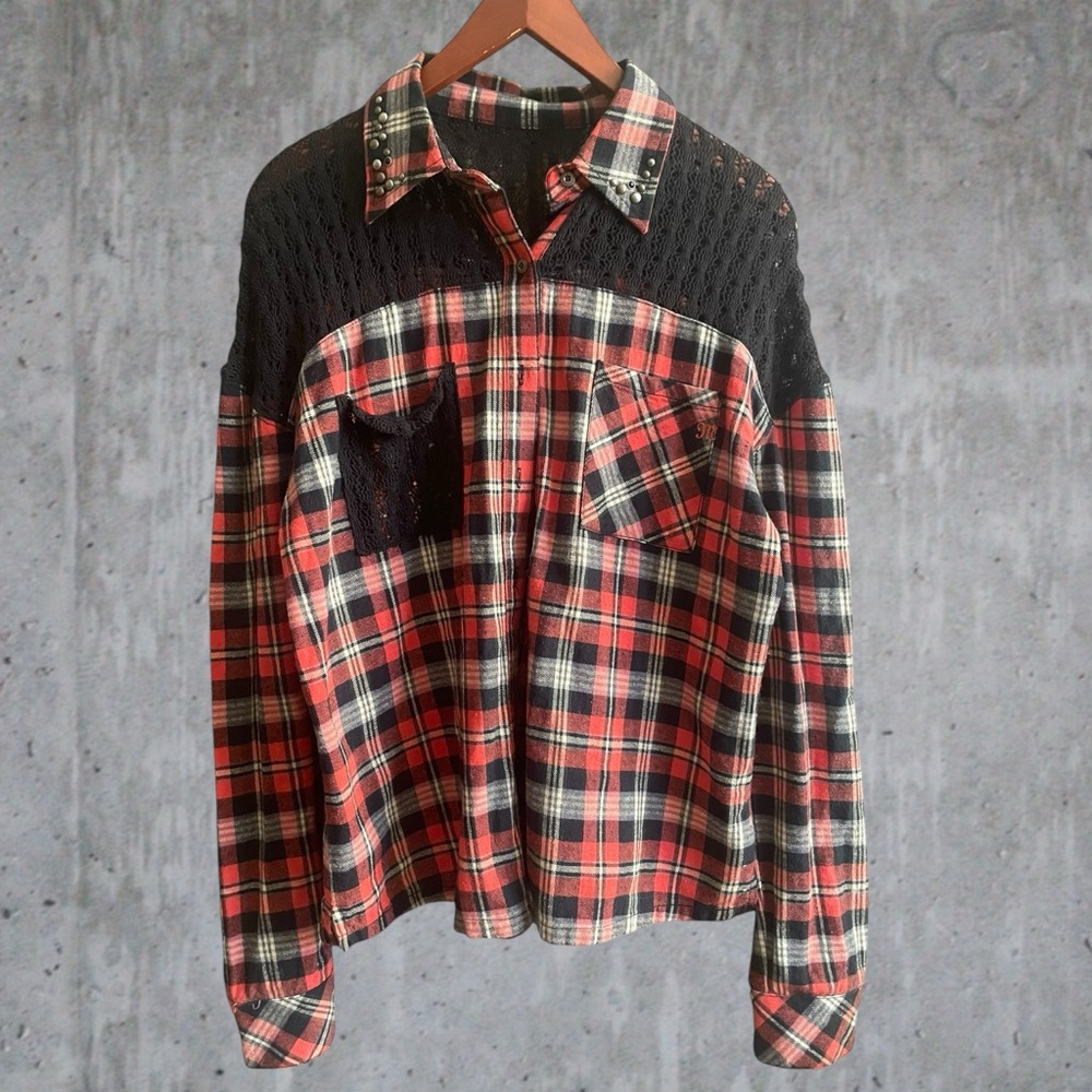 Women’s Sz M Flannel Shirt With Button Front / Stud Collar